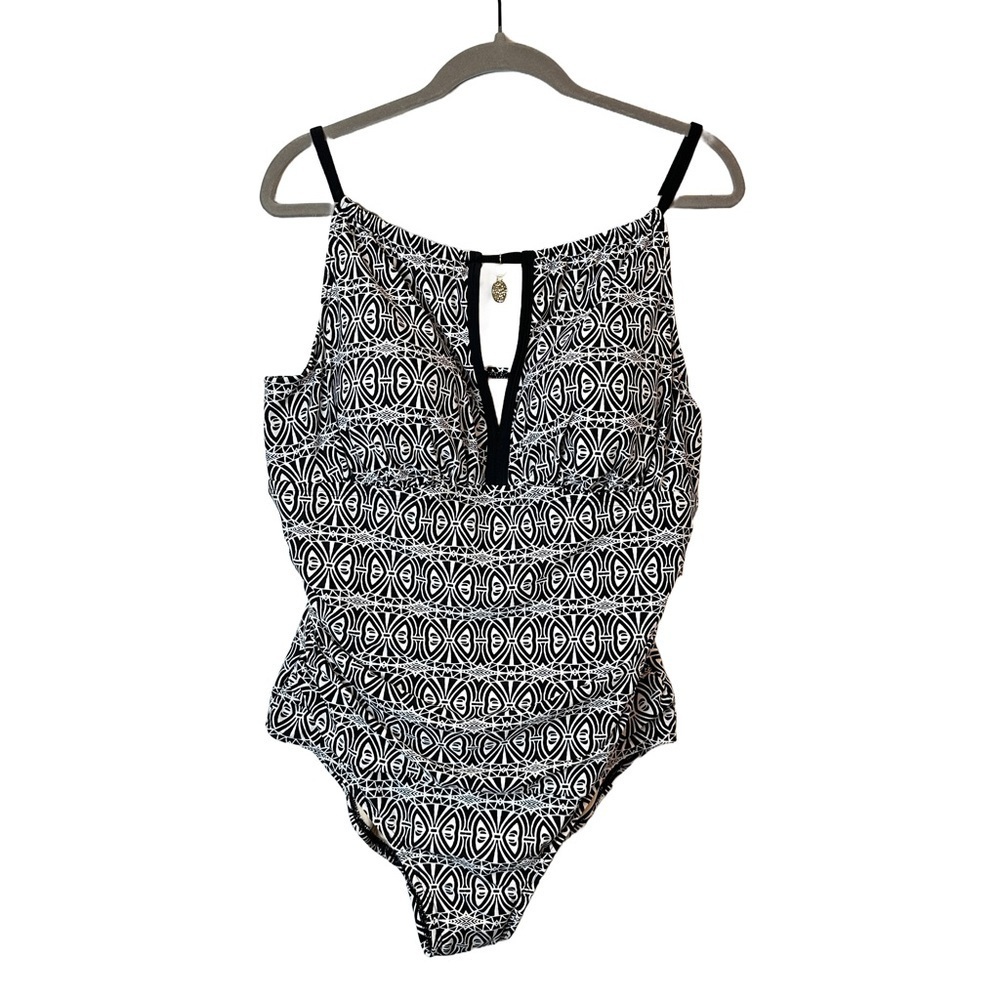 NWT Swimsuits for All One Piece‎ Black & White Stunning Swimsuit 18